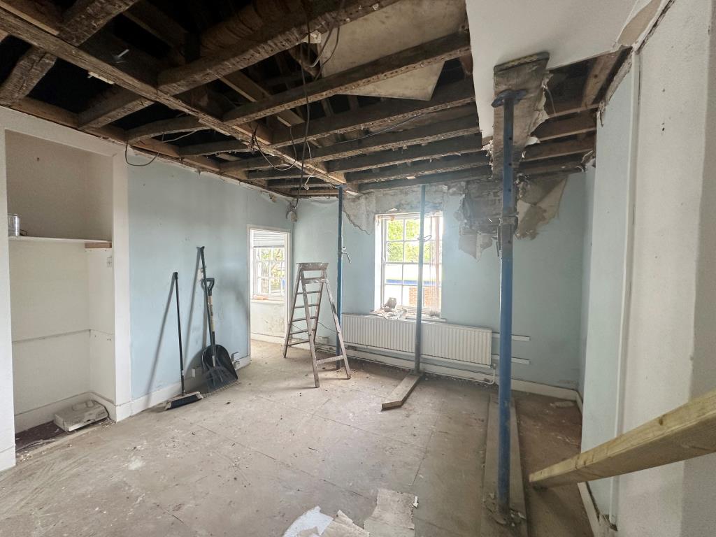 Lot: 8 - DETACHED PROPERTY FOR CONVERSION INTO FOUR-BEDROOM HOUSE - First floor room to rear with exposed ceiling